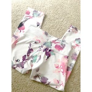 RARE!! LULULEMON leggings 🌿